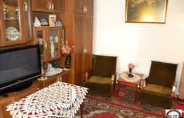 Vanzare apartament 4 camere etaj intermediar