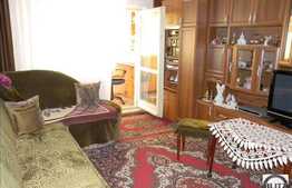 Vanzare apartament 4 camere etaj intermediar