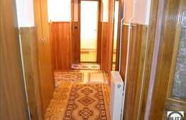 Vanzare apartament 4 camere etaj intermediar