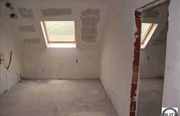 Apartament  3 camere, semifinisat in Manastur, cu scara interioara.