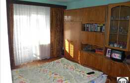 Apartament cu 3 camere, 98 mp, decomandat.