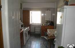 Apartament cu 3 camere, 98 mp, decomandat.