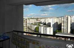 Apartament cu 3 camere, 98 mp, decomandat.