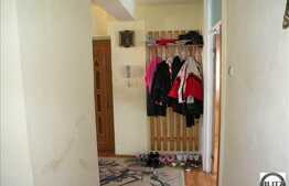 Apartament cu 3 camere, 98 mp, decomandat.