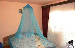 Apartament cu 3 camere, 98 mp, decomandat.