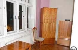 Apartament in imobil tip casa cu 4 camere + pivnita zona magazinului Central