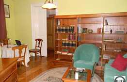 Apartament in imobil tip casa cu 4 camere + pivnita zona magazinului Central