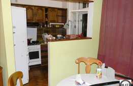 Apartament in imobil tip casa cu 4 camere + pivnita zona magazinului Central