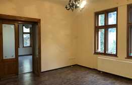 Birou spatios si modern, 148 mp, garaj inclus, vila interbelica, zona strazii Emil Racovita