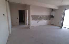 3 camere, etaj intermediar, debara, zona Sub Cetate