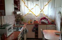 Apartament 2 camere, etaj intermediar, decomandat, zona Donath