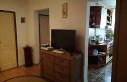 Apartament 2 camere, etaj intermediar, decomandat, zona Donath