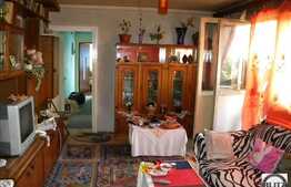 3 camere de vanzare in zona Primaverii !