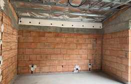 Casa cuplata de vanzare, semifinisata, 3 niveluri , 400 mp teren in sat Tauti