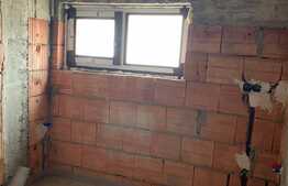 Casa cuplata de vanzare, semifinisata, 3 niveluri , 400 mp teren in sat Tauti