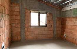 Casa cuplata de vanzare, semifinisata, 3 niveluri , 400 mp teren in sat Tauti