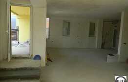 Apartament cu suprafata generoasa in Gruia!