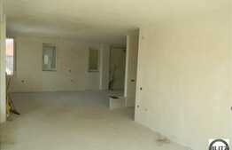 Apartament cu suprafata generoasa in Gruia!