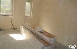 Apartament cu suprafata generoasa in Gruia!