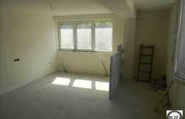 Apartament cu suprafata generoasa in Gruia!