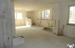 Apartament cu suprafata generoasa in Gruia!