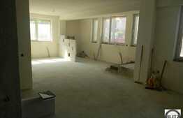 Apartament cu suprafata generoasa in Gruia!