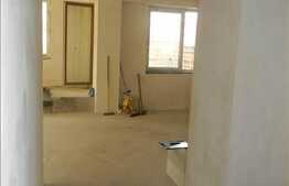 Apartament cu suprafata generoasa in Gruia!