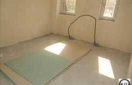 Apartament cu suprafata generoasa in Gruia!