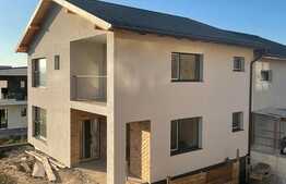 Casa cuplata + apartament , 180 mp , 330 mp teren , zona de case la 2 min de Vivo 