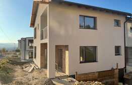 Casa cuplata + apartament , 180 mp , 330 mp teren , zona de case la 2 min de Vivo 