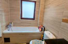 De vanzare apartament 3 camere in Imobil tip vila, decomandat, gradina, zona strazii Transilvaniei