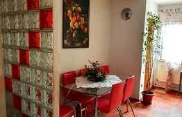 Apartament 3 camere, decomandat, etaj intermediar, zona Plopilor