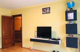 Casa cuplata de 280 mp, teren 250 mp! Zona de case!