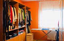 Casa cuplata de 280 mp, teren 250 mp! Zona de case!