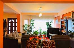 Casa cuplata de 280 mp, teren 250 mp! Zona de case!