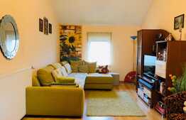 Casa cuplata de 280 mp, teren 250 mp! Zona de case!