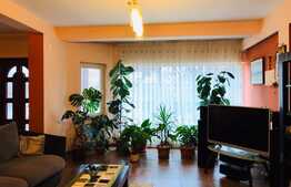 Casa cuplata de 280 mp, teren 250 mp! Zona de case!