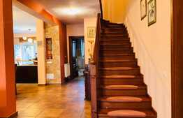 Casa cuplata de 280 mp, teren 250 mp! Zona de case!