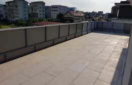 Apartament cu 3 camere semidecomandat, terasa 80 mp, nou, zona OMV