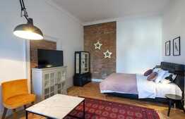 Garsoniera de inchiriat, 45 mp, decomandata, zona Piata Unirii