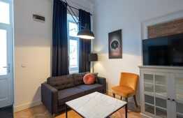 Garsoniera de inchiriat, 45 mp, decomandata, zona Piata Unirii