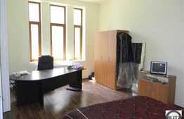 3 camere de vanzare pe strada Horea!