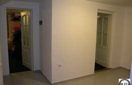 Zona Centrala, 3 cam in imobil tip casa!