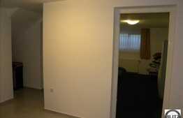 Zona Centrala, 3 cam in imobil tip casa!