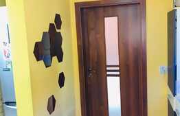 Apartament cu 3 camere, etaj intermediar , pe strazii Calea Floresti ! 