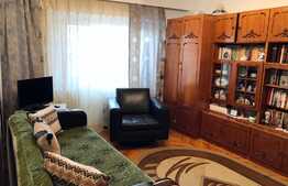 Apartament 3 camere, 67 mp, intermediar, terasa, zona strazii Bucuresti