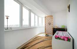 De vanzare apartament cu 3 camere, 80 mp, zona strazii Bucuresti