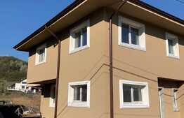 Duplex de vanzare, 176 mp, teren 300 mp, zona strazii Tauti