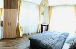 Apartament cu 4 camere, 140 mp, mobilat modern, gradina, 2 garaje, zona Grand Hotel Italia