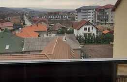 De vanzare apartament cu 3 camere, semidecomandat, 55 mp, Apahida